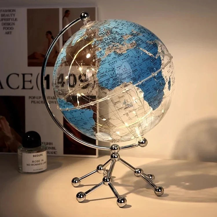 Ornamento moderno di lusso a globo con accenti di barca a vela, elegante scultura in metallo per soggiorno, supporto TV, armadietto del vino, scrivania da ufficio