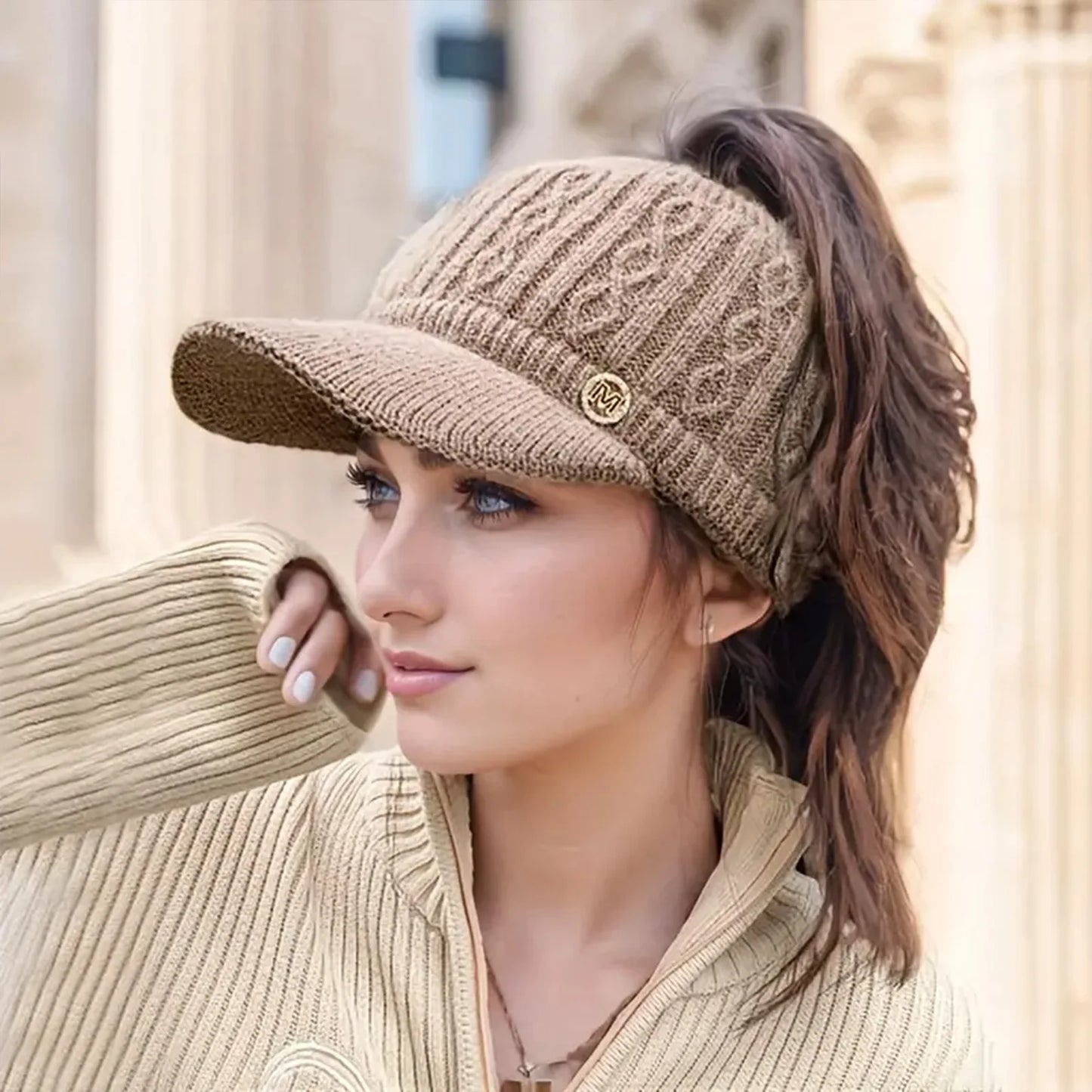 Berretto In Maglia Imbottito Con Foro Per Coda Di Cavallo Caldo Multifunzione Da Esterno In Poliestere Per Donne Adolescenti