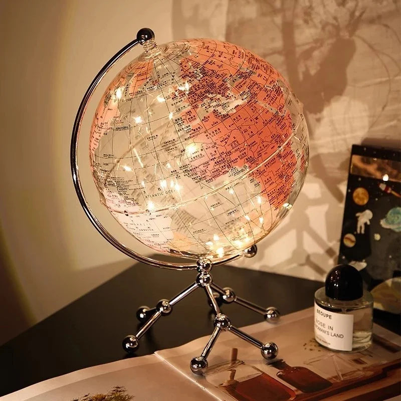 Ornamento moderno di lusso a globo con accenti di barca a vela, elegante scultura in metallo per soggiorno, supporto TV, armadietto del vino, scrivania da ufficio