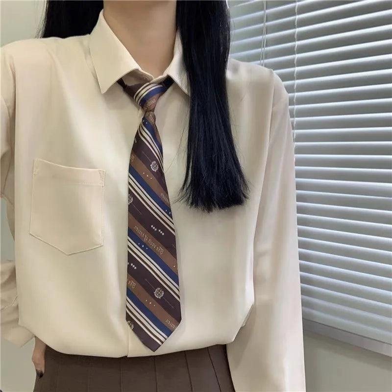 Cravatta Donna Retrò Marrone con Motivi Frutta e Caffè Verde Fatta a Mano Colore Caramello Versatile