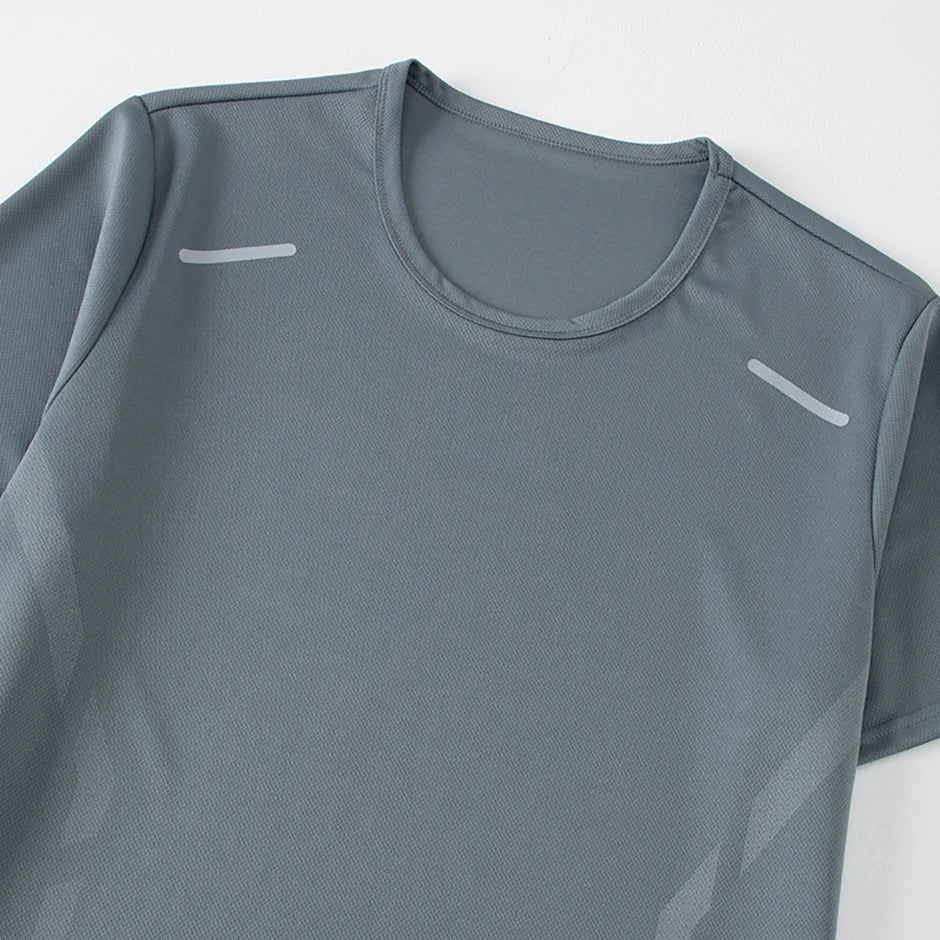 Tuta sportiva estiva da uomo in 2 pezzi ad asciugatura rapida T-shirt a maniche corte ampia e traspirante da corsa e fitness Pantaloncini tascabili neri