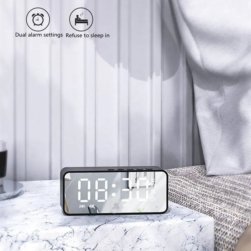 Sveglia Radio FM Con Altoparlante Bluetooth Subwoofer Portatile Con Lampada Integrata E Suono Wireless
