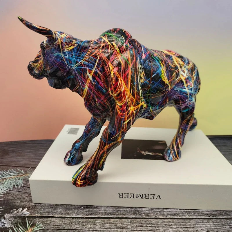 Statua di toro nordico in resina Wall Street Figurine di bue Animali Ornamenti per la casa Graffiti Toro Scultura per interni Decorazioni per la casa