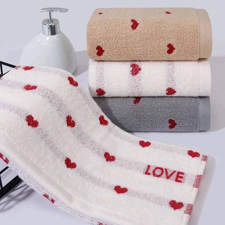 Asciugamano Viso Ultra Morbido in Cotone Assorbente ad Asciugatura Rapida per Uso Quotidiano a Casa con Cuore