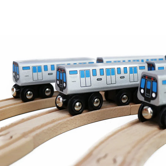 Treno Giocattolo in Legno con Corpo Argentato Esteso Design Otto Ruote Compatibile con Marche di Treni in Legno