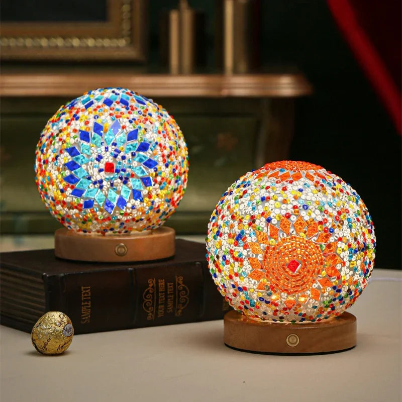 Lampada Da Scrivania LED Bohemien Con USB In Vetro Colorato Attenuazione Calda Stile Nazionale Per Camera Da Letto