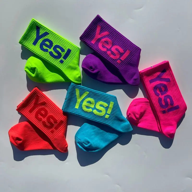 'Sì!' Calzini Mid Crew per uomo/donna Calzini da strada sportivi da skateboard all'aperto alla moda traspiranti