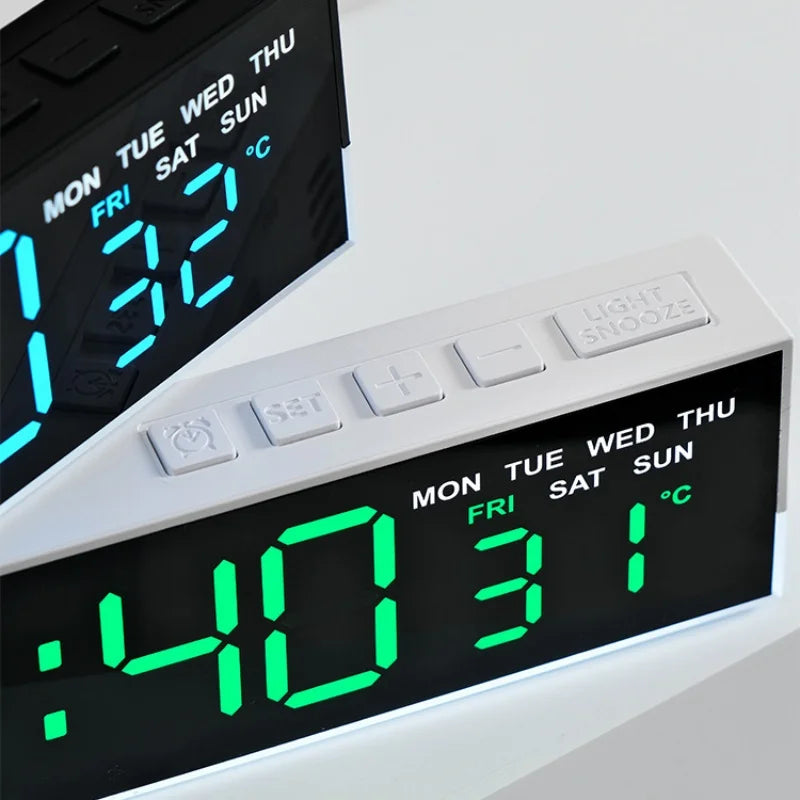 Sveglia Digitale USB Con Luce D'Ambiente Bianca Orologio Da Tavolo LED 12/24 Ore, 3 Livelli Di Luminosità, DST