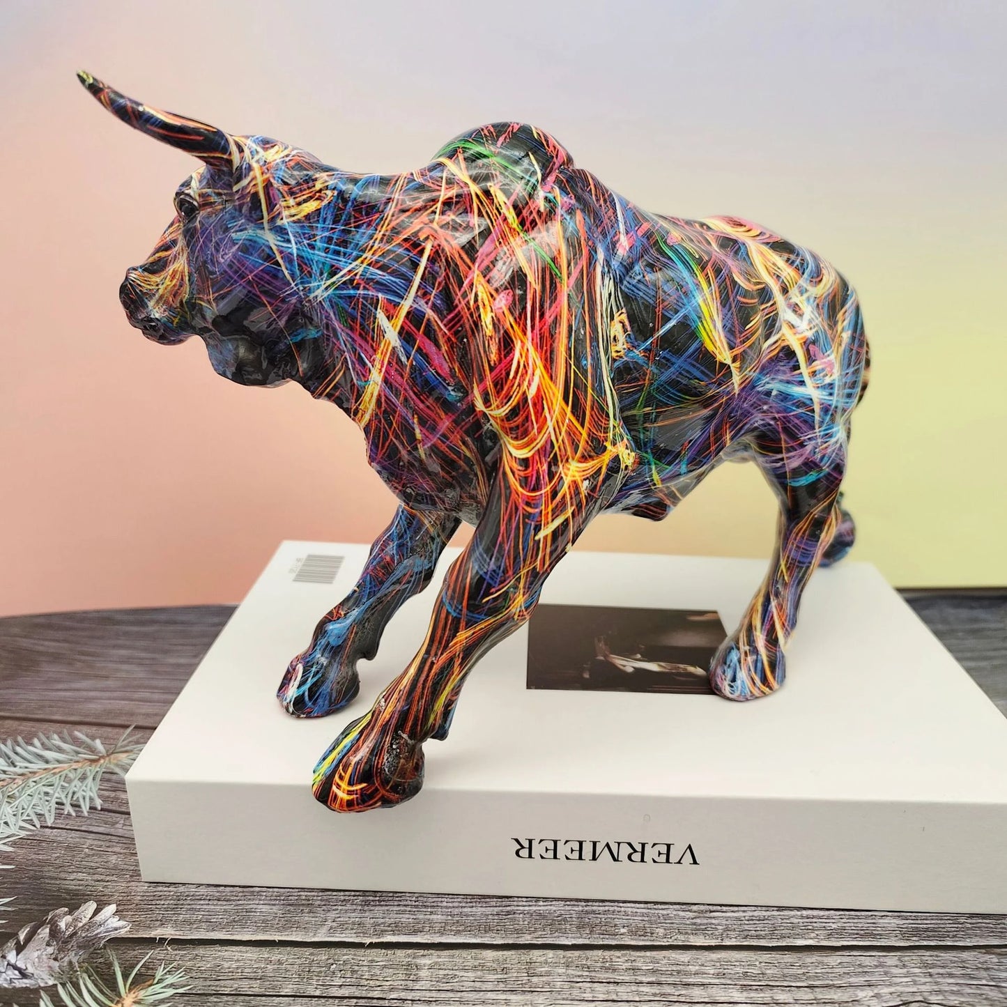 Statua di toro nordico in resina Wall Street Figurine di bue Animali Ornamenti per la casa Graffiti Toro Scultura per interni Decorazioni per la casa