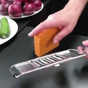 Affettatrice per verdure 4 in1 Trituratore in acciaio inossidabile Affettatrice per verdure multiuso Set di tagli Grattugia manuale per frutta, carota e patate