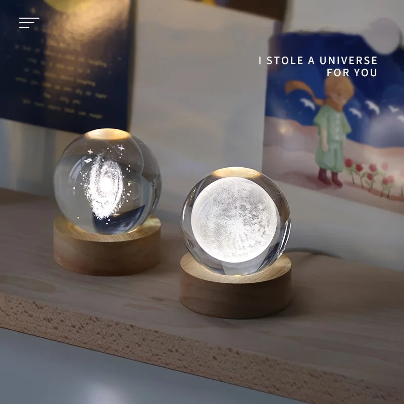 Sfera Di Cristallo 6 Cm Luce Notturna Pianeta Inciso Laser Regalo Di Compleanno Decorazione Desktop Con Base USB Legno