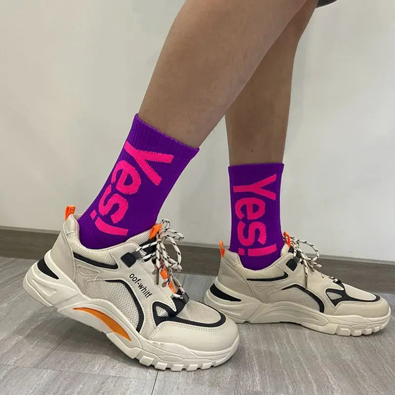 'Sì!' Calzini Mid Crew per uomo/donna Calzini da strada sportivi da skateboard all'aperto alla moda traspiranti