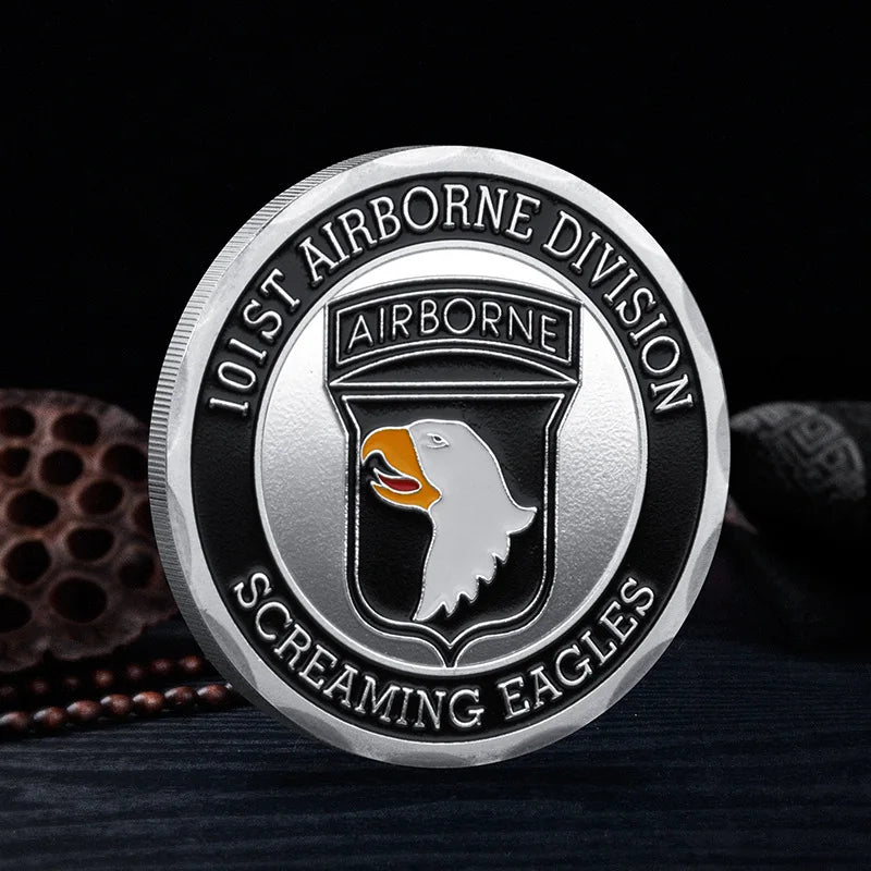 Moneta Commemorativa 101a Divisione Aviotrasportata Dell Esercito Degli Stati Uniti Placcata In Oro Con Aquila Urlante