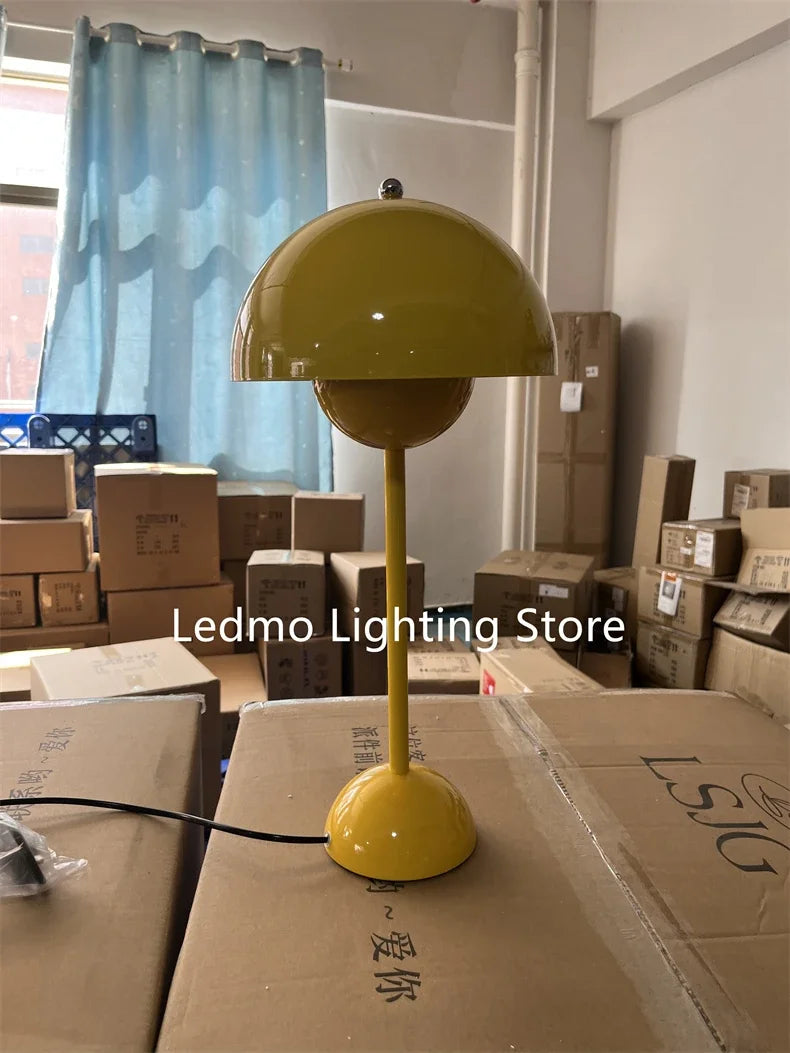 Lampada Da Terra Danish Bud Con Lampadina E27 Per Illuminazione Luce Da Tavolo E Scrivania In Ferro