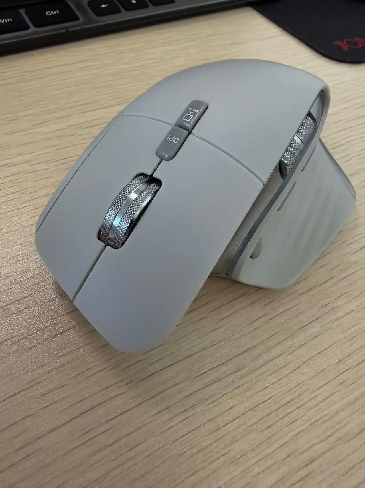 Mouse Wireless Multi Dispositivo Bluetooth 5.0 e 3.0 2.4G Ottico Portatile Ergonomico Per Computer Mano Destra