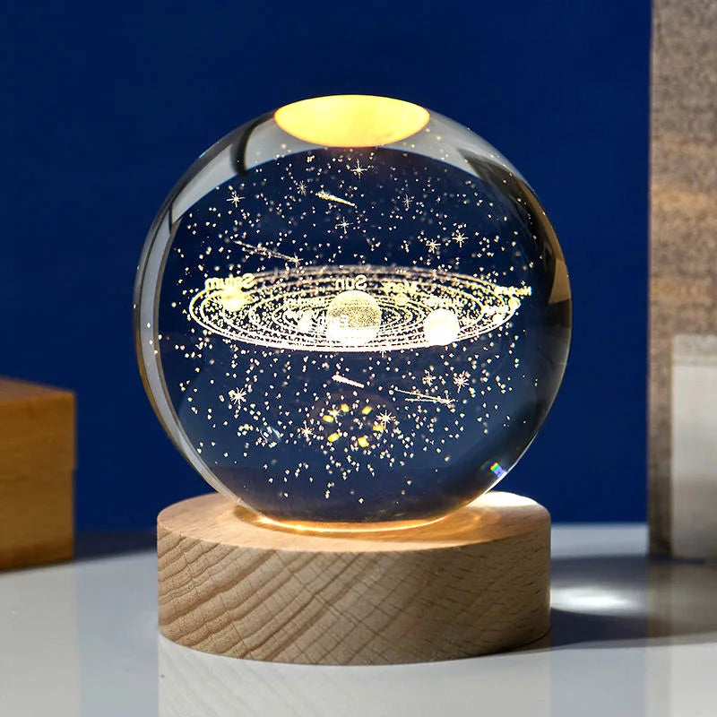 Lampada Notturna Sfera di Cristallo Incisa al Laser Regalo di Compleanno Decorazione da Scrivania con Base USB in Legno