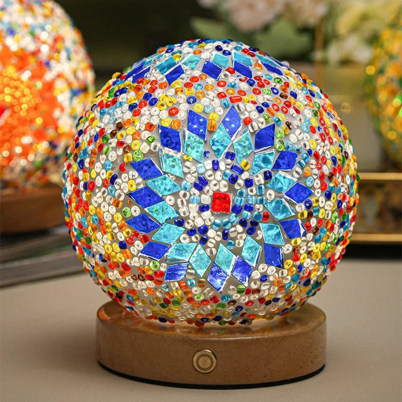 Lampada Da Scrivania LED Bohemien Con USB In Vetro Colorato Attenuazione Calda Stile Nazionale Per Camera Da Letto