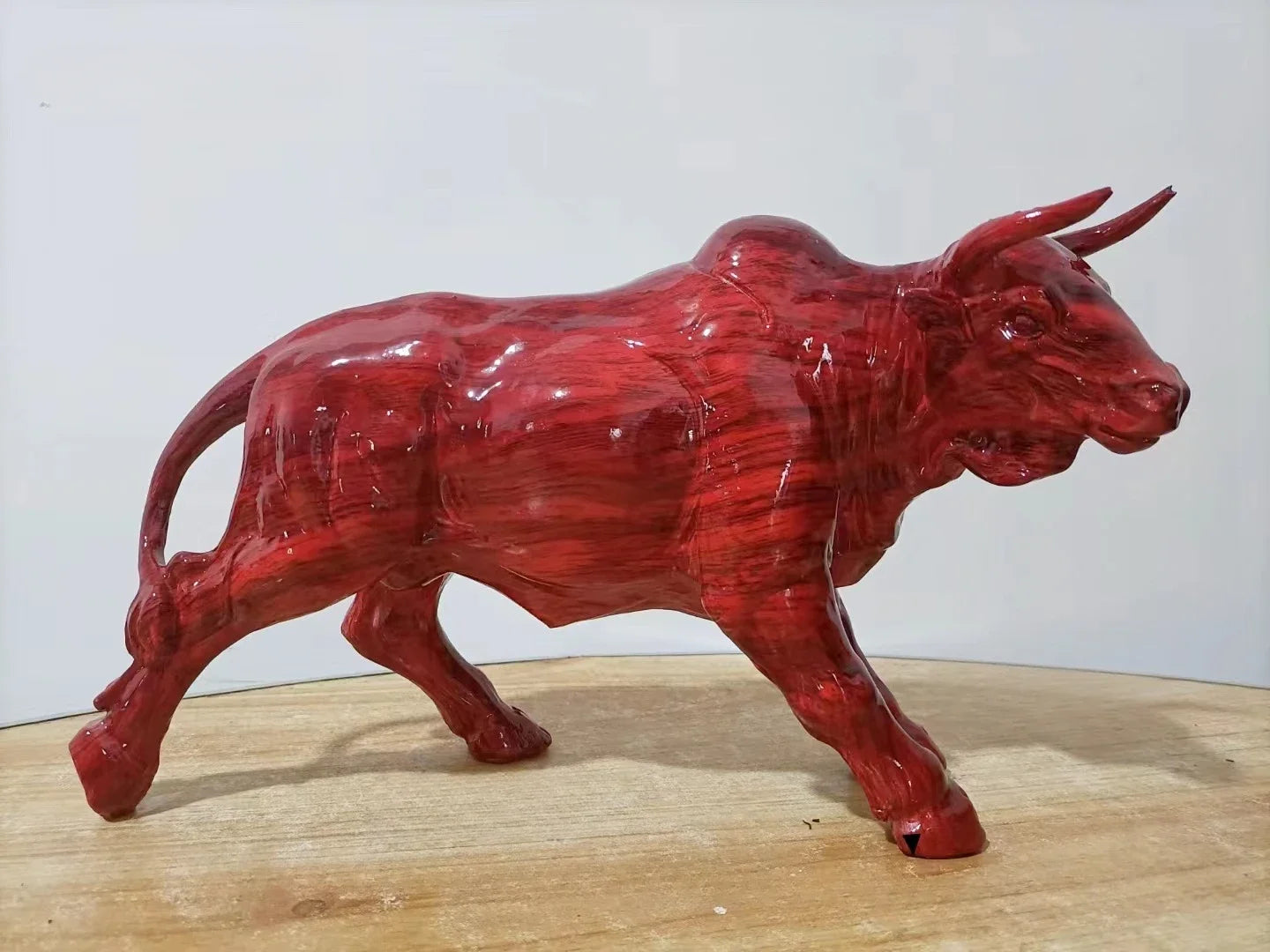 Statua di toro nordico in resina Wall Street Figurine di bue Animali Ornamenti per la casa Graffiti Toro Scultura per interni Decorazioni per la casa