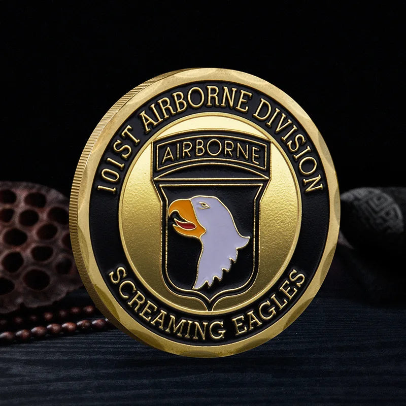 Moneta Commemorativa 101a Divisione Aviotrasportata Dell Esercito Degli Stati Uniti Placcata In Oro Con Aquila Urlante