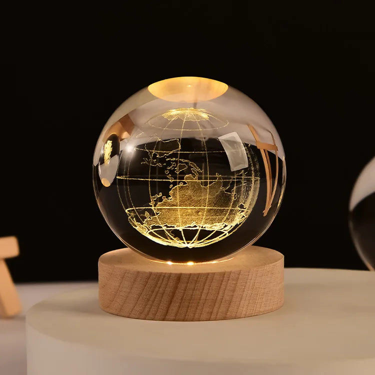 Lampada Notturna Sfera di Cristallo Incisa al Laser Regalo di Compleanno Decorazione da Scrivania con Base USB in Legno