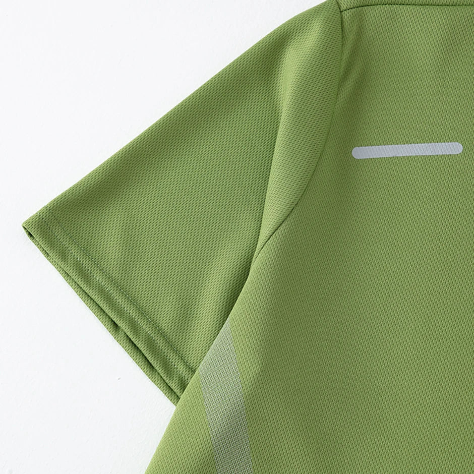 Tuta sportiva estiva da uomo in 2 pezzi ad asciugatura rapida T-shirt a maniche corte ampia e traspirante da corsa e fitness Pantaloncini tascabili neri