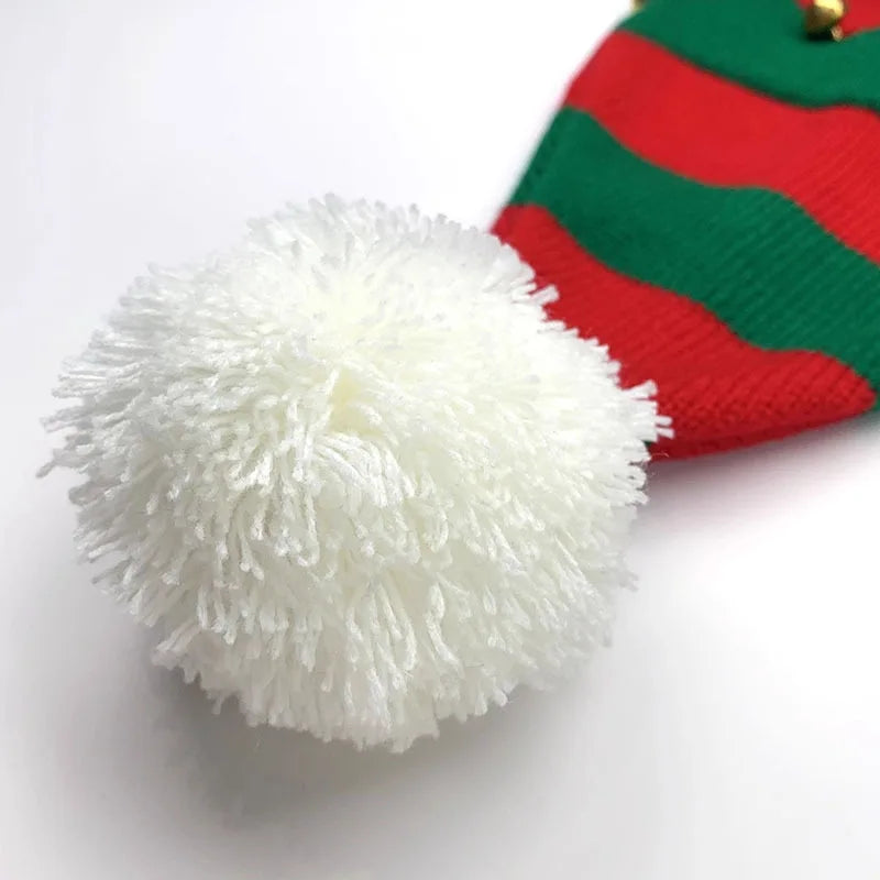 Cappello Natalizio In Lana Lavorata A Maglia Per Mamma E Bambino Con Blocchi Rossi E Campanelle Festose