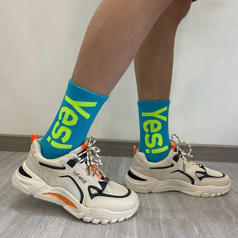 'Sì!' Calzini Mid Crew per uomo/donna Calzini da strada sportivi da skateboard all'aperto alla moda traspiranti