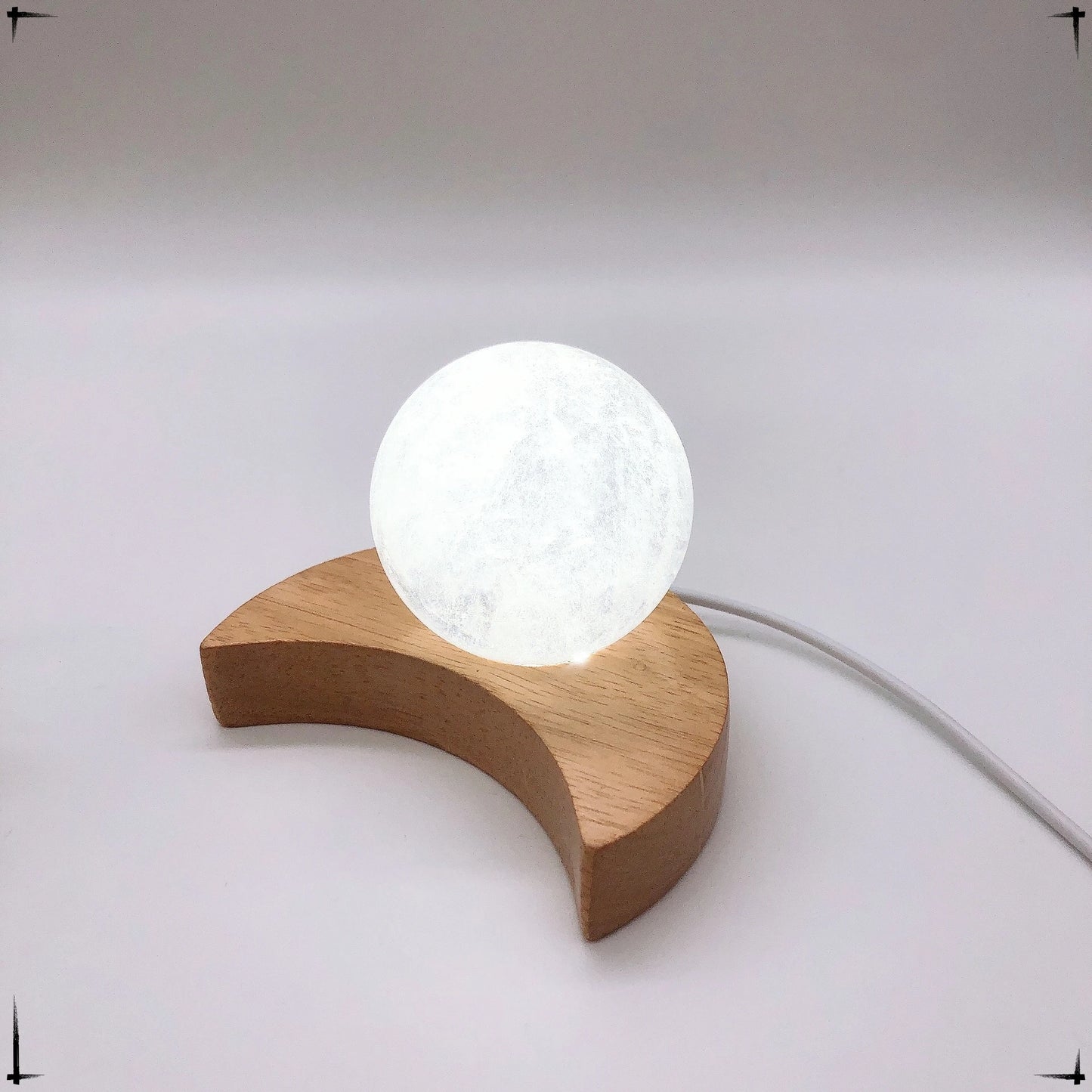 Luce Notturna LED In Legno A Forma Di Luna Con Supporto Per Sfera Di Cristallo E Base Per Lampada Da Notte