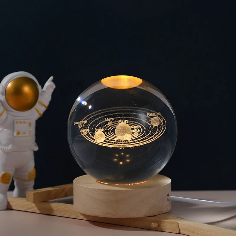 Sfera di Cristallo 3D Decorazione Sistema Solare Pianeti Luna LED Astronauta 6 e 8 cm Globo di Neve Vetro