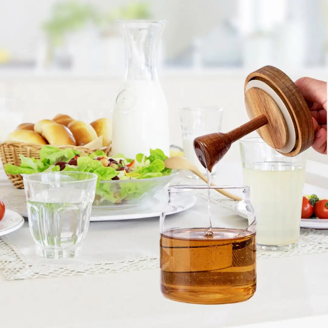 Barattolo Di Miele In Vetro Sigillato Con Bastoncino Per Immersione E Coperchio In Legno Per Cucina Domestica
