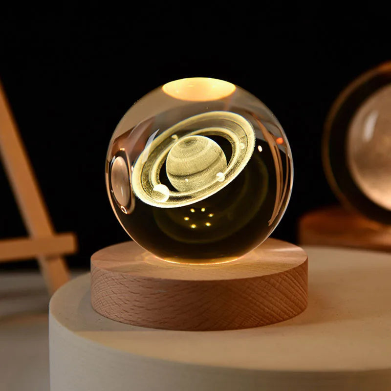 Lampada Notturna Sfera di Cristallo Incisa al Laser Regalo di Compleanno Decorazione da Scrivania con Base USB in Legno