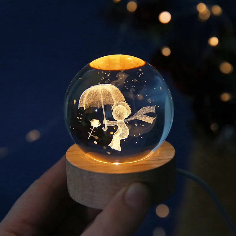 Lampada Notturna Sfera di Cristallo Incisa al Laser Regalo di Compleanno Decorazione da Scrivania con Base USB in Legno