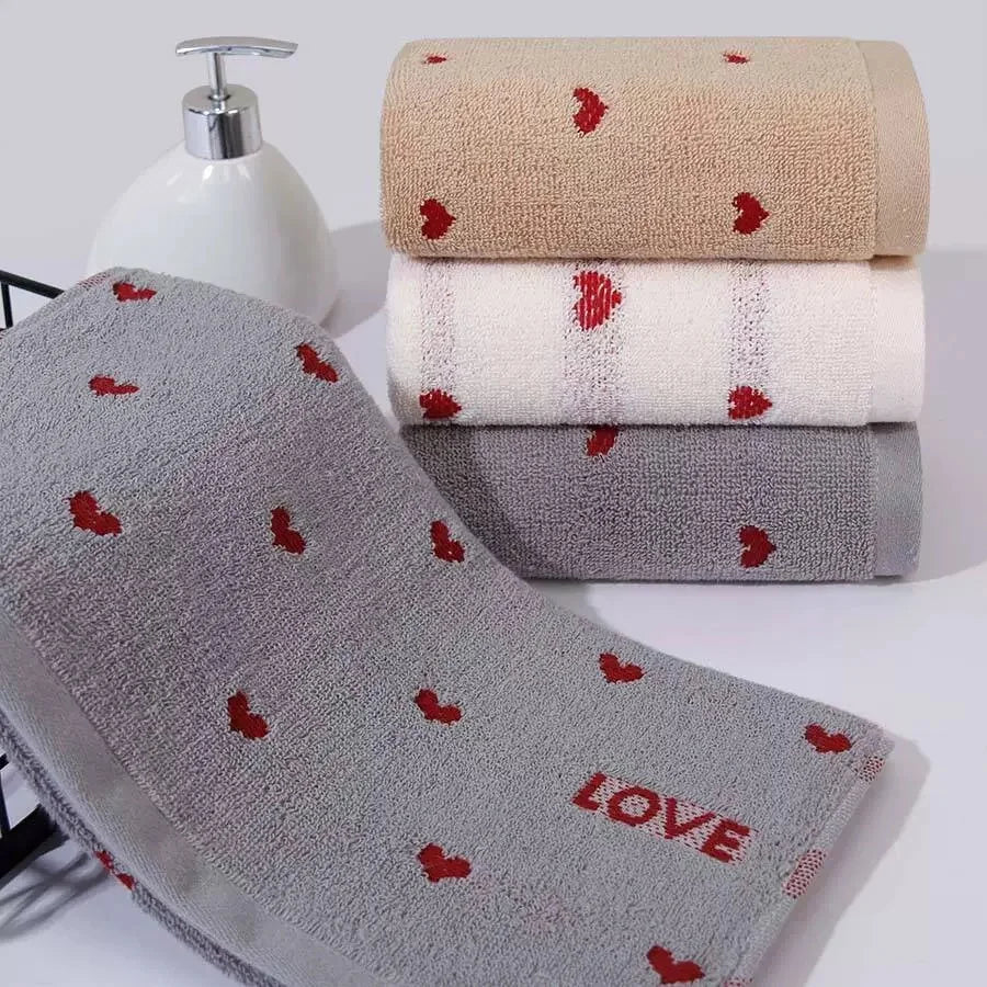 Asciugamano Viso Ultra Morbido in Cotone Assorbente ad Asciugatura Rapida per Uso Quotidiano a Casa con Cuore