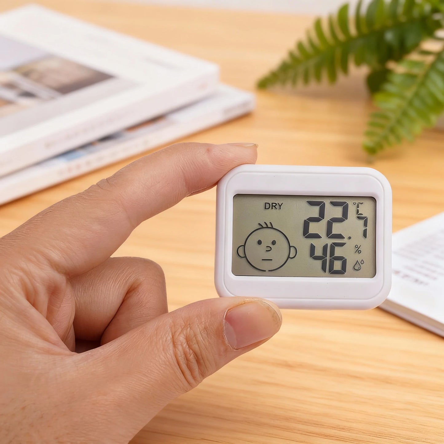Mini Termometro Digitale LCD Igrometro Orologio Elettronico Misuratore Umidità e Temperatura